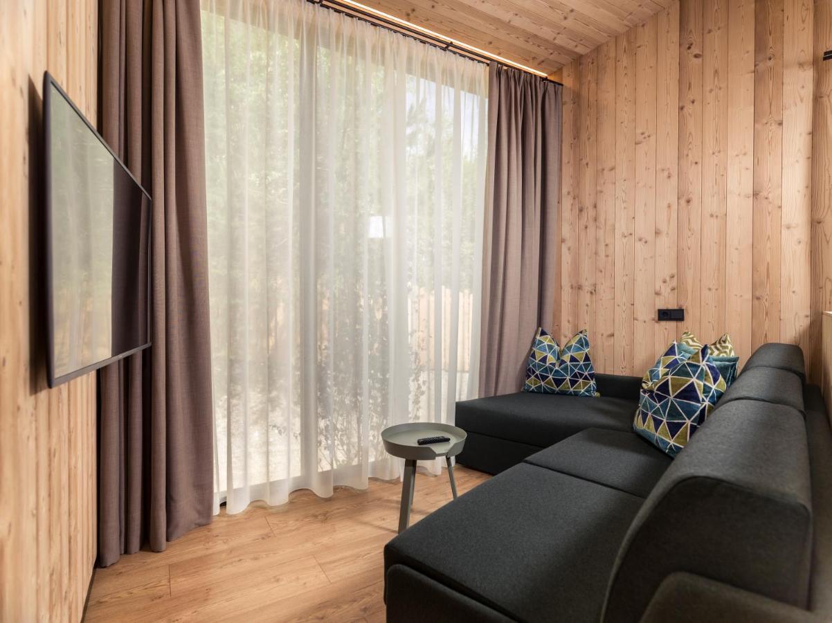 Skyview Chalets Am Camping Toblacher See Eksteriør bilde