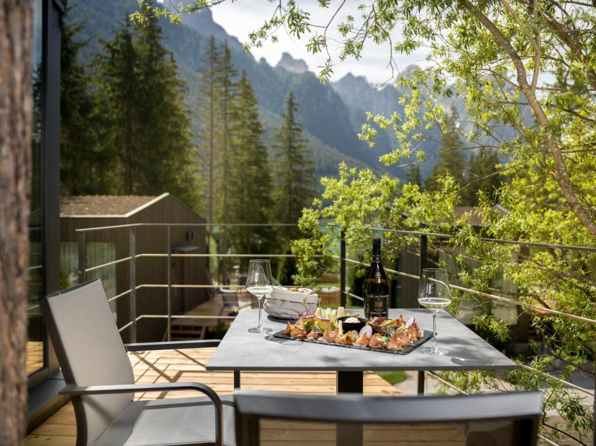Skyview Chalets Am Camping Toblacher See Eksteriør bilde